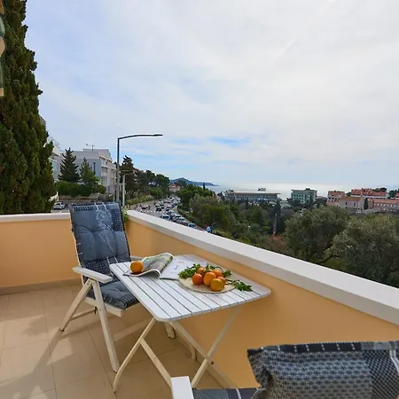 Prima Apartment *